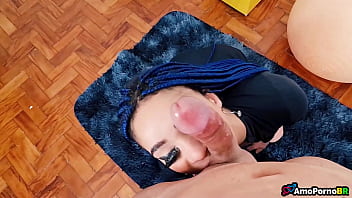 Estudante inocente de 18 anos fazendo boquete pela primeira vez amopornobr