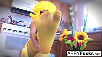 Hot babe dildos herself