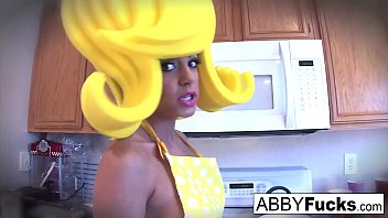 Hot babe dildos herself