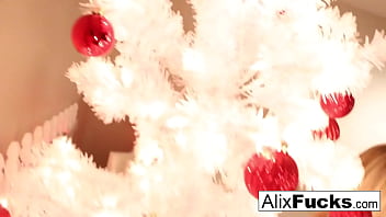 Blonde babe bangs her sexy friend