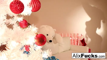 Blonde babe bangs her sexy friend