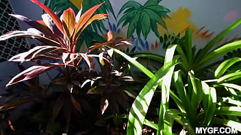 Skinny slut gets a nut