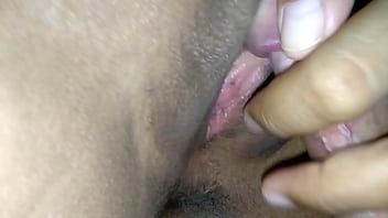 แหย่หีเล่นด้วยหัวควยอย่างเสียวหี