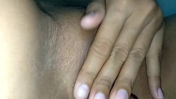 แหย่หีเล่นด้วยหัวควยอย่างเสียวหี