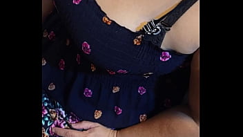 Madura en falda me regala su calzon