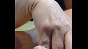 Madura en falda me regala su calzon