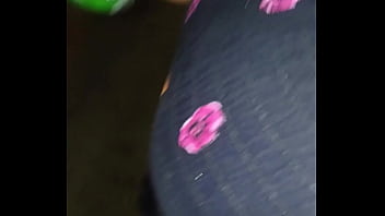 Madura en falda me regala su calzon