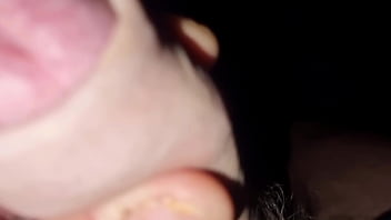 Amore e perversione sborrata pubblica e cazzo in mostra fuori casa della ex dove in passato lei gli faceva le migliori seghe e pompini