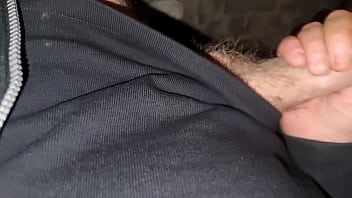 Amore e perversione sborrata pubblica e cazzo in mostra fuori casa della ex dove in passato lei gli faceva le migliori seghe e pompini