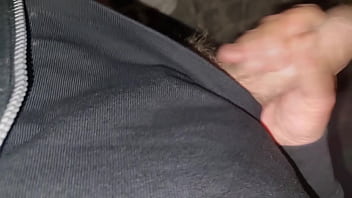 Amore e perversione sborrata pubblica e cazzo in mostra fuori casa della ex dove in passato lei gli faceva le migliori seghe e pompini