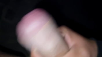 Amore e perversione sborrata pubblica e cazzo in mostra fuori casa della ex dove in passato lei gli faceva le migliori seghe e pompini