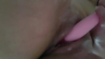 En el baño masturbandome hasta venirme