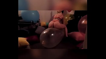 Ella Cabalga Un Superglobo thumbnail