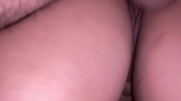 Mi enpliado a ver que estoy sola me dar una buena follada a mi coño