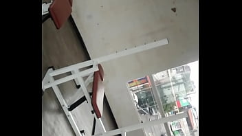 Gostosinha fazendo exercício