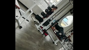 Gostosinha fazendo exercício