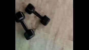 Gostosinha fazendo exercício