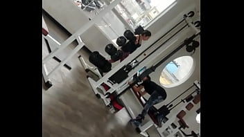 Gostosinha fazendo exercício