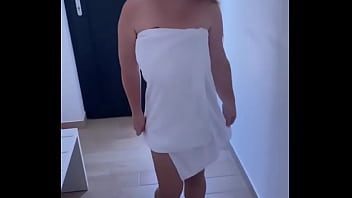 Let’s chat about all the naughty dreams you have join me on my vip page link in comments ⬇️