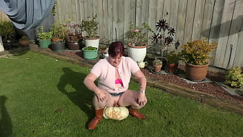 Nz milf sub uses huge pumpkin as her toilet while her master films the action