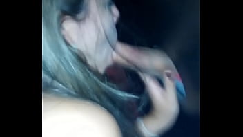 Minha namorada chupando uma rola no gloryhole da code club