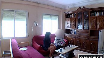 Morocha bitch se come al amigo de su hermano