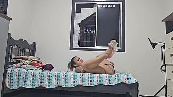 Marido corno ver pela janela esposa si masturbando pra seu amante e nao faz nada