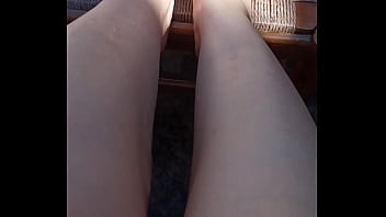 Gretala flash piedi gambe in giardino