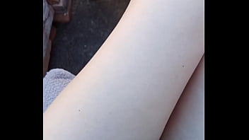 Gretala flash piedi gambe in giardino