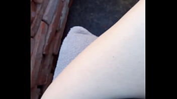 Gretala flash piedi gambe in giardino