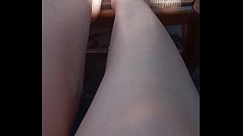 Gretala flash piedi gambe in giardino