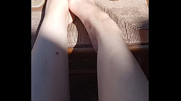 Gretala flash piedi gambe in giardino