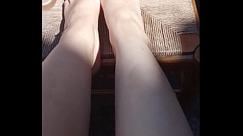 Gretala flash piedi gambe in giardino