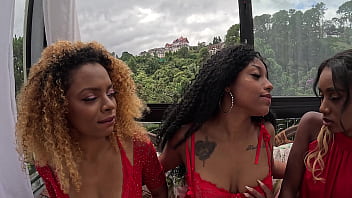 Minhas amigas me ensinaram a usar brinquedos