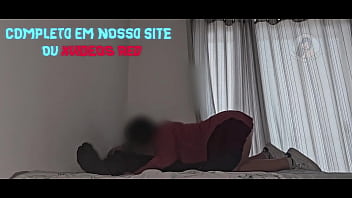 Marido filma e assiste sua esposa sendo fodida por amante pauzudo na sua propria cama