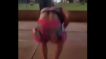 Mariiah rebolando gostoso