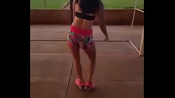 Mariiah rebolando gostoso