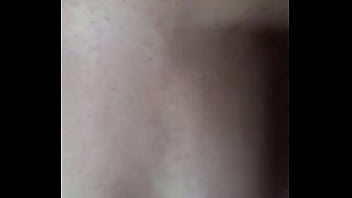 Puta latina se hace una rica paja para ti y muestra su gran coño dulce