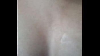 Puta latina se hace una rica paja para ti y muestra su gran coño dulce