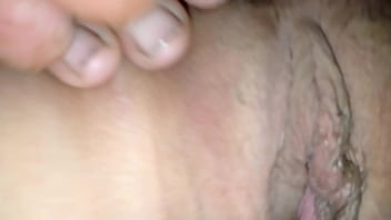 น้ำแตกเข้ารูหีของสาวนักเรียนแตดของเธอทำเอาเธอแตดแฉะ