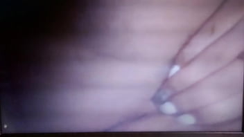 Chica se masturba para mi