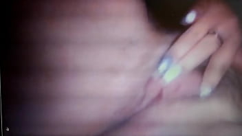 Chica se masturba para mi