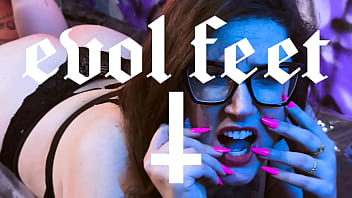 Dripping hot candle wax on my soles and toes