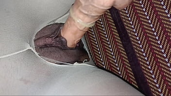 เย็ดผ่านถุงน่องที่ฉีกขาดจนน้ำเต็มหี