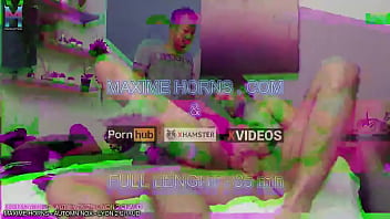 Le pov commence il est dévoué à ma queue son regard est doux son cul bien tendu et lyon2chaud prend la relève