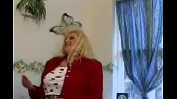 Como se llama esta rubia