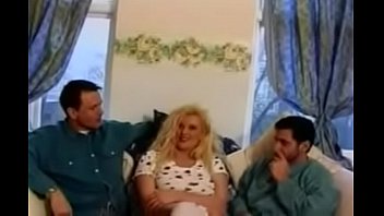 Como se llama esta rubia