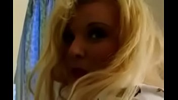 Como se llama esta rubia