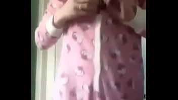 Mujer con curvas hermosas