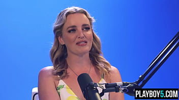 Australian milf blonde shows us how she masturbates and orgasms